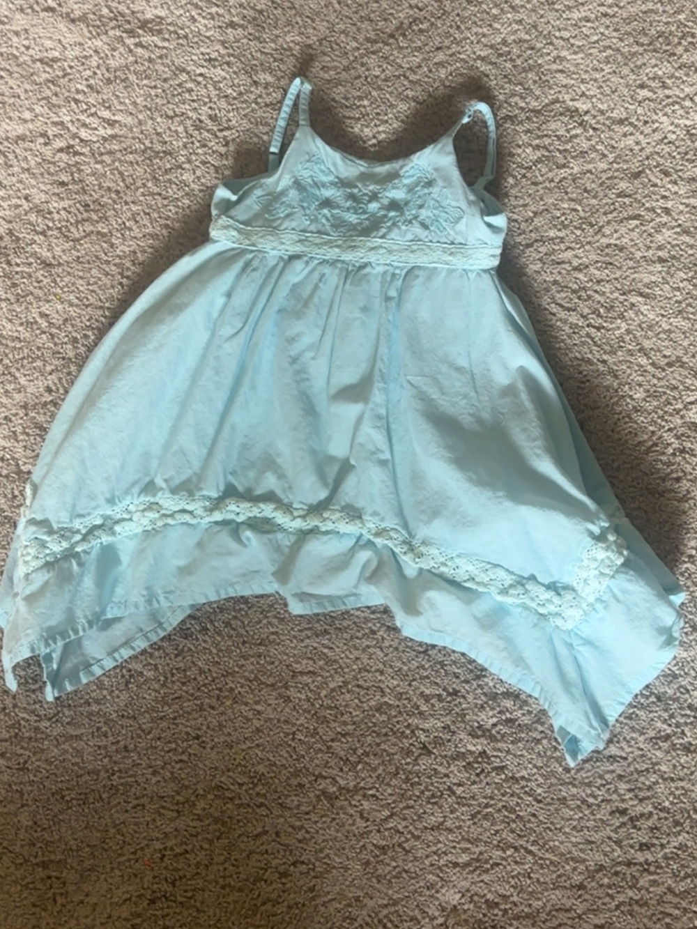 Girls 24 months TAHARI dress bottons in the back